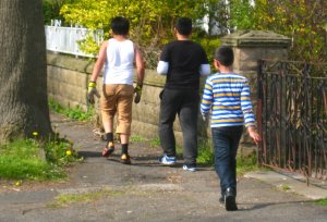Kids arriving from all directions are beginning to crowd the ducks. Photo Mick Burton, continuous line artist.